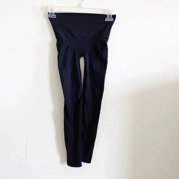 Spanx black “look at me” seamless high rise crop leggings - Picture 5 of 9